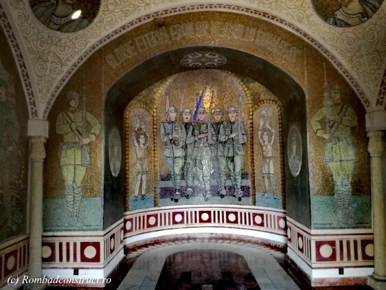 Interiorul capelei mausoleului Mateias