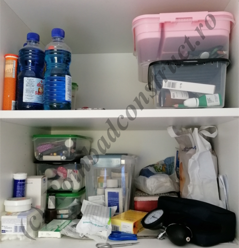 Organizarea dulapului cu medicamente